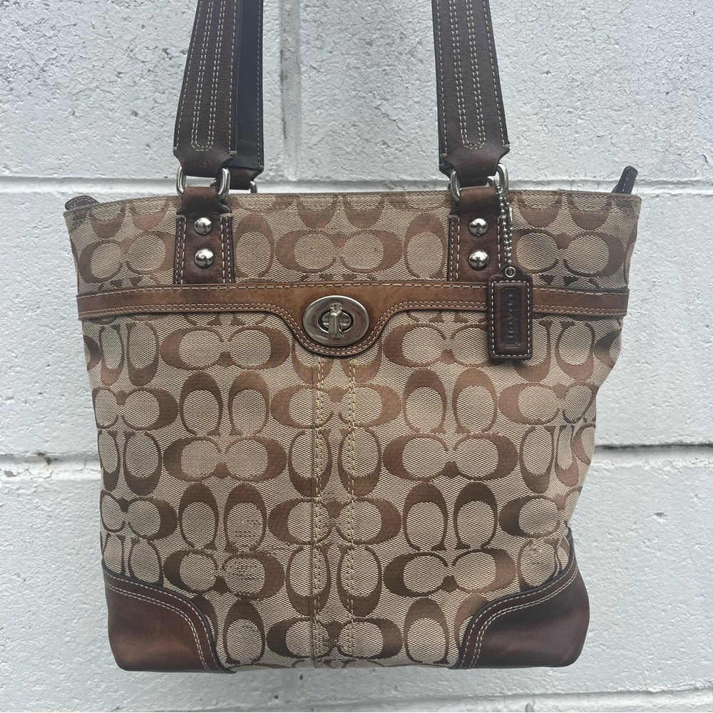 🤎 Coach Khaki Signature Hampton Turnlock Tote 2009 y2k